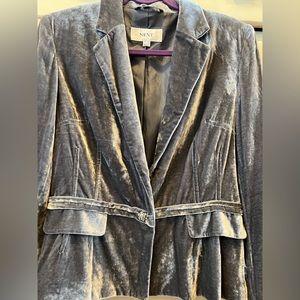 Velvet blazer. Excellent condition. Beautiful cut and detail.